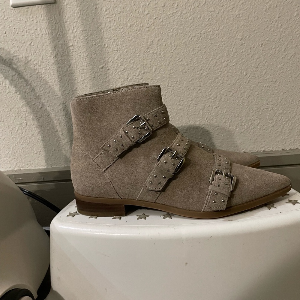 Pointed toe booties - Picture 5 of 5